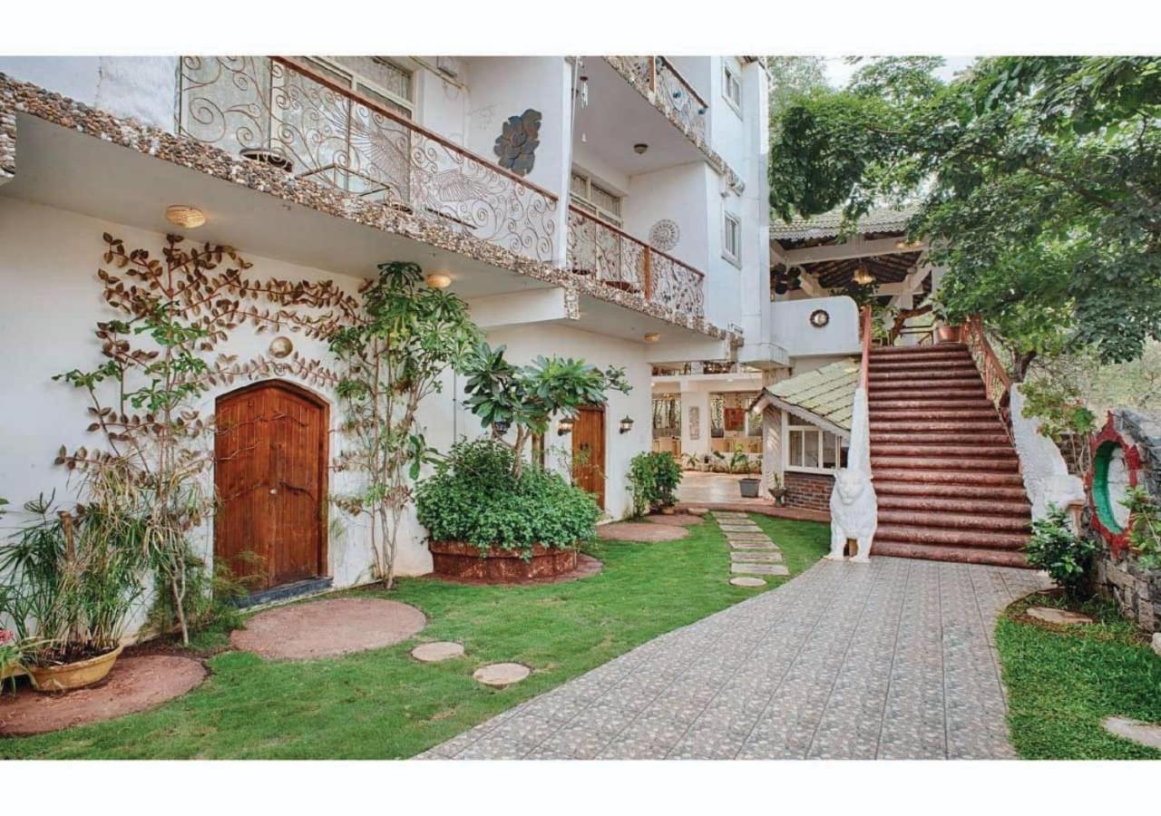 The Singing Tree Hotel Old Goa Exterior photo