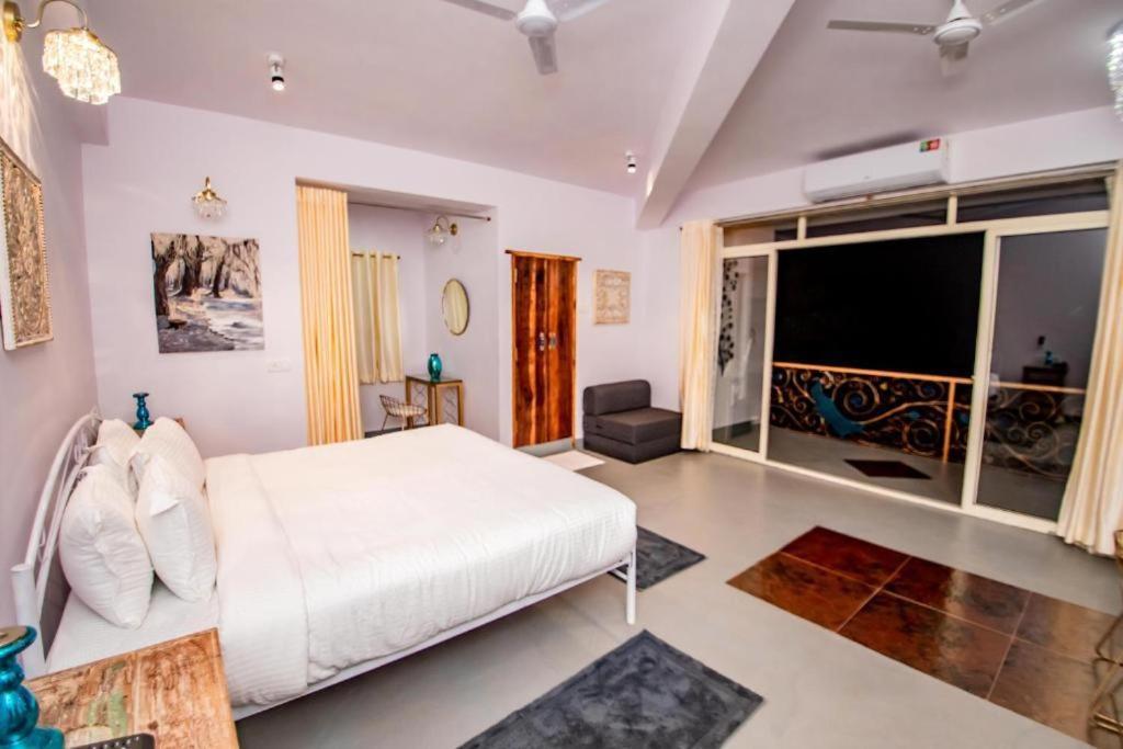 The Singing Tree Hotel Old Goa Exterior photo