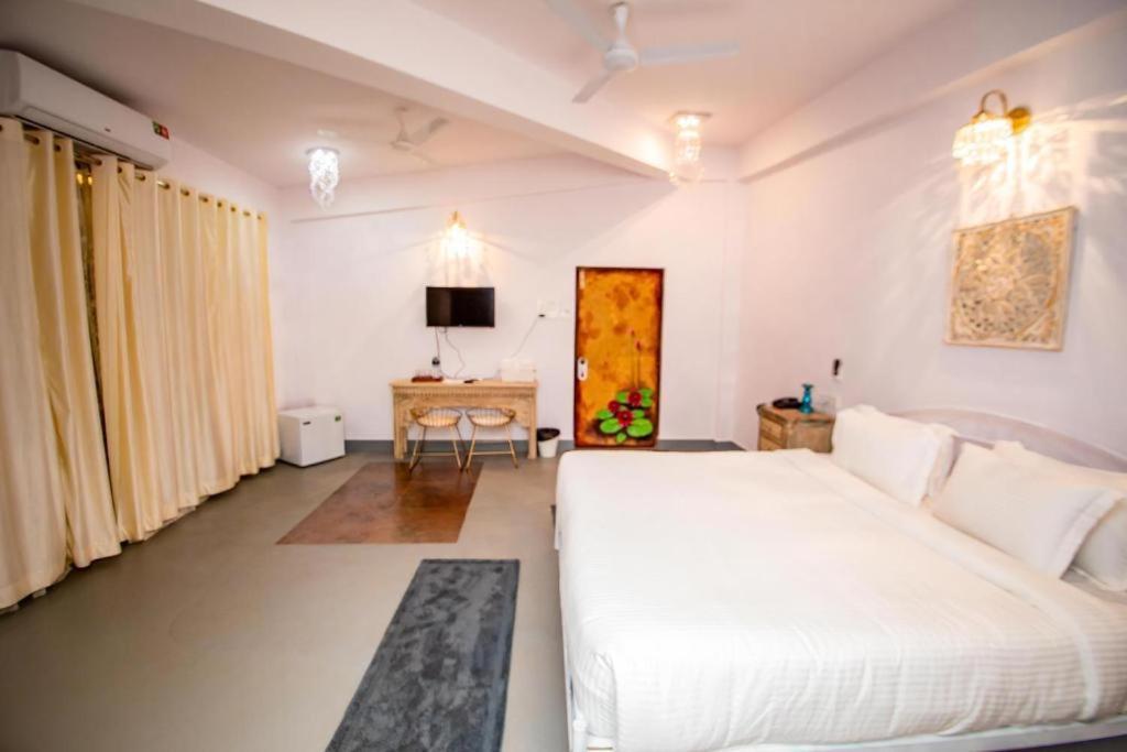 The Singing Tree Hotel Old Goa Exterior photo